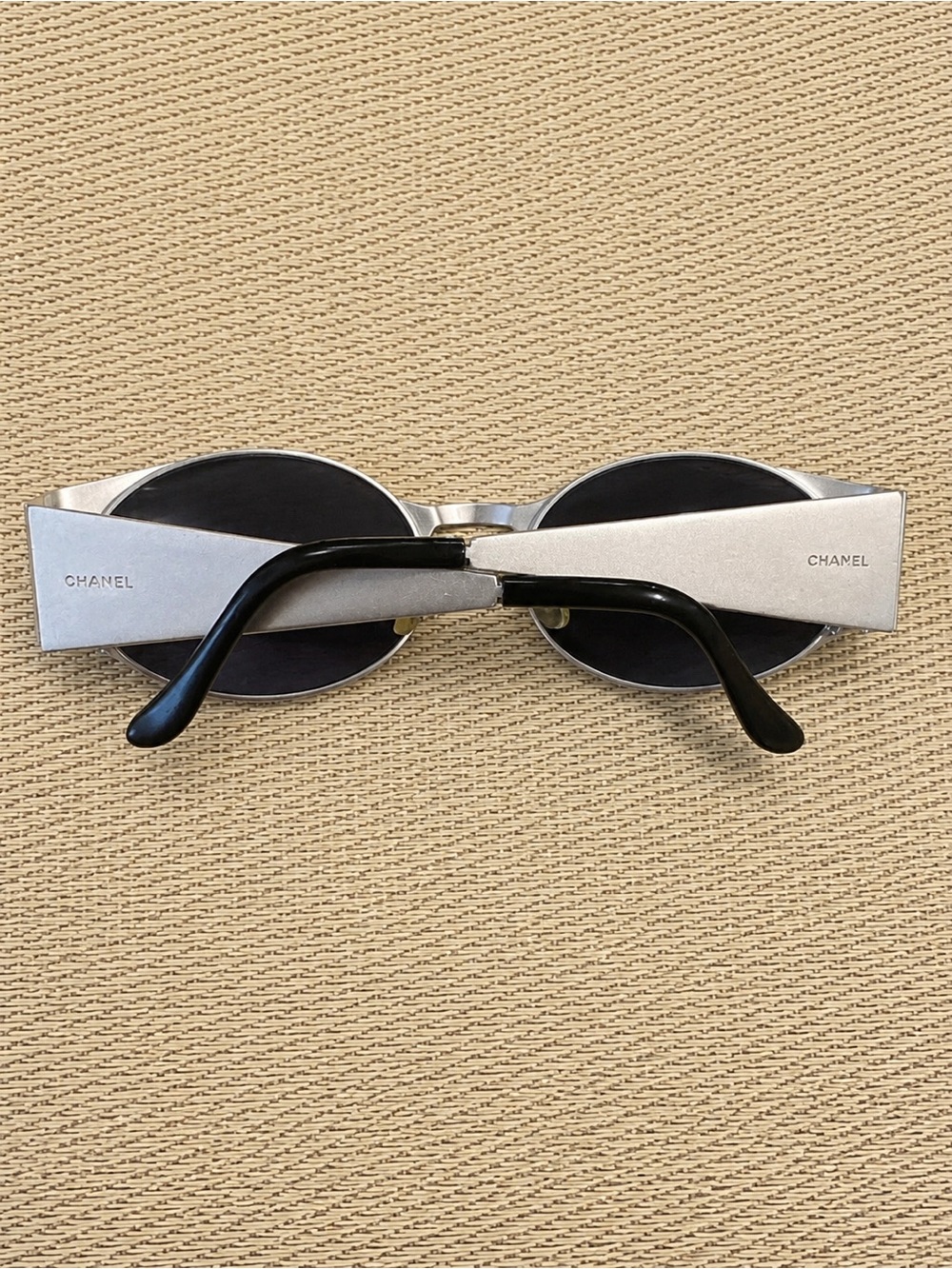 Unisex vintage Chanel metal plate flame oval sunglasses - Picture 6 of 11